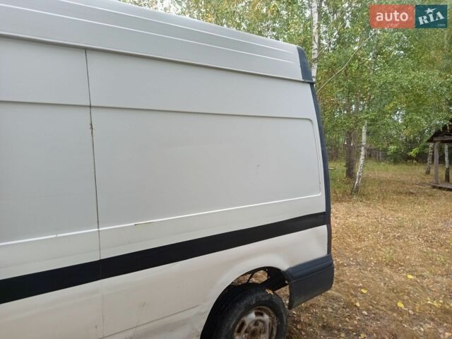 Білий Форд Транзит, об'ємом двигуна 2.4 л та пробігом 400 тис. км за 1300 $, фото 3 на Automoto.ua