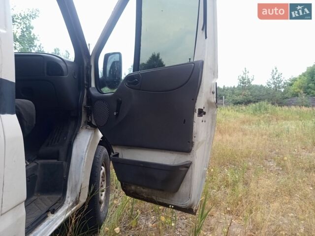 Білий Форд Транзит, об'ємом двигуна 2.4 л та пробігом 400 тис. км за 1300 $, фото 12 на Automoto.ua