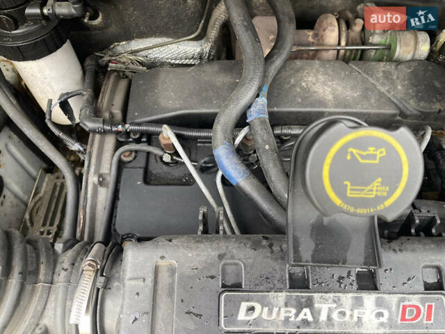 Форд Транзит 2003 в Кременчуге на Automoto.ua Белый Форд Транзит, объемом двигателя 2 л и пробегом 420 тыс. км за 5000 $, фото 11 на Automoto.ua