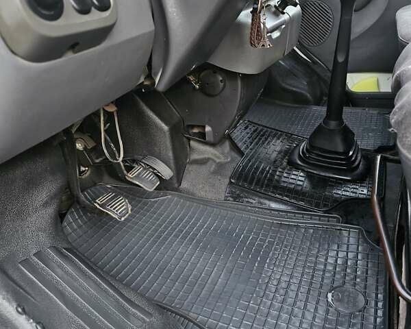 Форд Транзит 2004 у Чернівцях на Automoto.ua Білий Форд Транзит, об'ємом двигуна 2 л та пробігом 335 тис. км за 5600 $, фото 24 на Automoto.ua