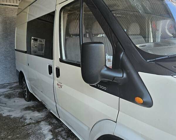 Форд Транзит 2004 у Чернівцях на Automoto.ua Білий Форд Транзит, об'ємом двигуна 2 л та пробігом 335 тис. км за 5600 $, фото 14 на Automoto.ua