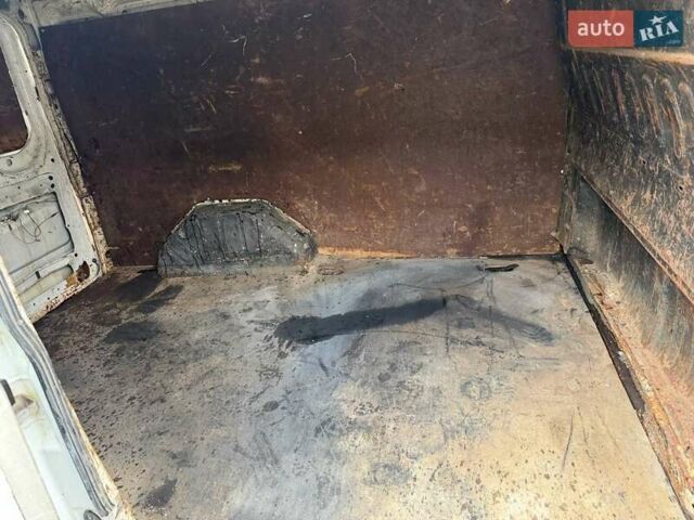 Білий Форд Транзит, об'ємом двигуна 2 л та пробігом 300 тис. км за 2250 $, фото 9 на Automoto.ua