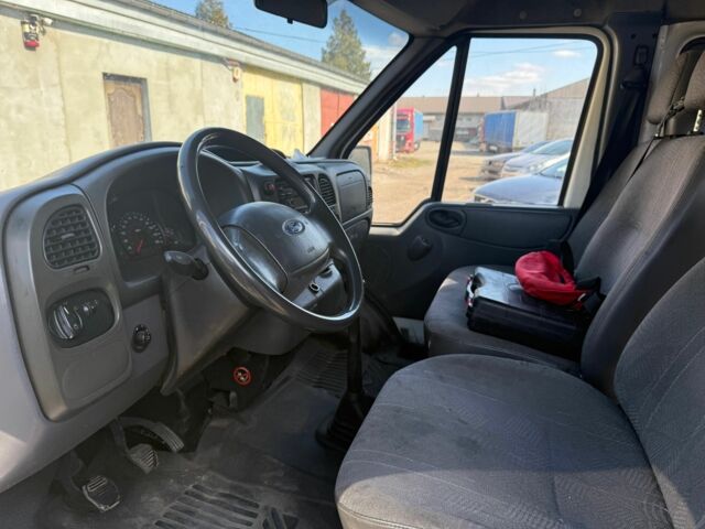 Білий Форд Транзит, об'ємом двигуна 2.4 л та пробігом 286 тис. км за 1600 $, фото 2 на Automoto.ua