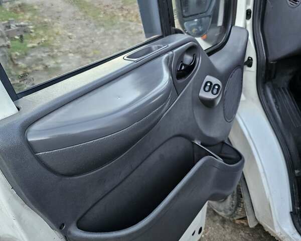 Форд Транзит 2004 у Чернівцях на Automoto.ua Білий Форд Транзит, об'ємом двигуна 2 л та пробігом 335 тис. км за 5600 $, фото 25 на Automoto.ua