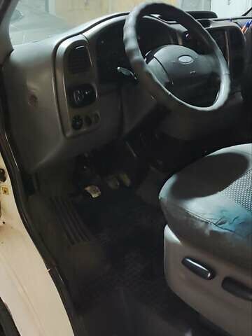 Белый Форд Транзит, объемом двигателя 2.4 л и пробегом 540 тыс. км за 6700 $, фото 5 на Automoto.ua