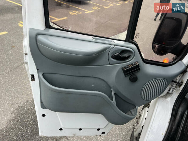Білий Форд Транзит, об'ємом двигуна 2.4 л та пробігом 547 тис. км за 8500 $, фото 7 на Automoto.ua