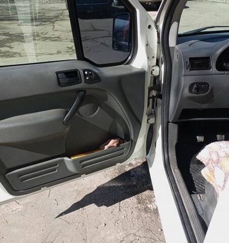 Білий Форд Транзит, об'ємом двигуна 1.8 л та пробігом 399 тис. км за 3300 $, фото 5 на Automoto.ua