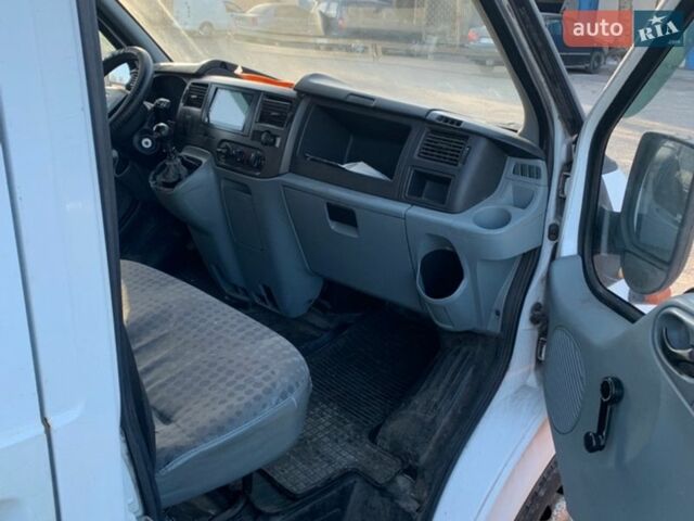 Белый Форд Транзит, объемом двигателя 2.4 л и пробегом 489 тыс. км за 7000 $, фото 4 на Automoto.ua