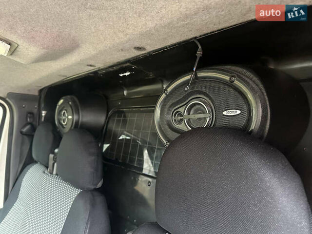 Білий Форд Транзит, об'ємом двигуна 2 л та пробігом 450 тис. км за 4799 $, фото 11 на Automoto.ua