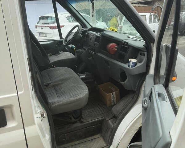 Белый Форд Транзит, объемом двигателя 2.2 л и пробегом 430 тыс. км за 3800 $, фото 7 на Automoto.ua