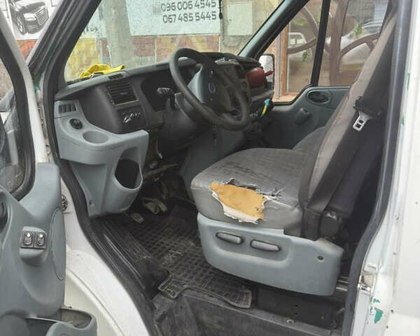 Белый Форд Транзит, объемом двигателя 2.2 л и пробегом 430 тыс. км за 3800 $, фото 8 на Automoto.ua