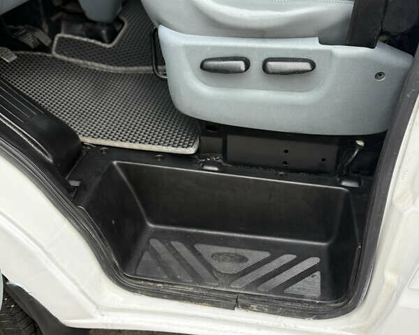 Белый Форд Транзит, объемом двигателя 2.4 л и пробегом 400 тыс. км за 9200 $, фото 22 на Automoto.ua