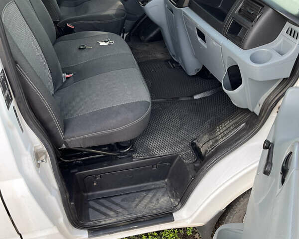 Белый Форд Транзит, объемом двигателя 2.4 л и пробегом 500 тыс. км за 8300 $, фото 14 на Automoto.ua