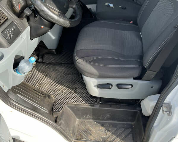 Білий Форд Транзит, об'ємом двигуна 2.4 л та пробігом 500 тис. км за 8300 $, фото 12 на Automoto.ua