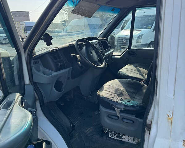 Белый Форд Транзит, объемом двигателя 2.4 л и пробегом 699 тыс. км за 7000 $, фото 5 на Automoto.ua