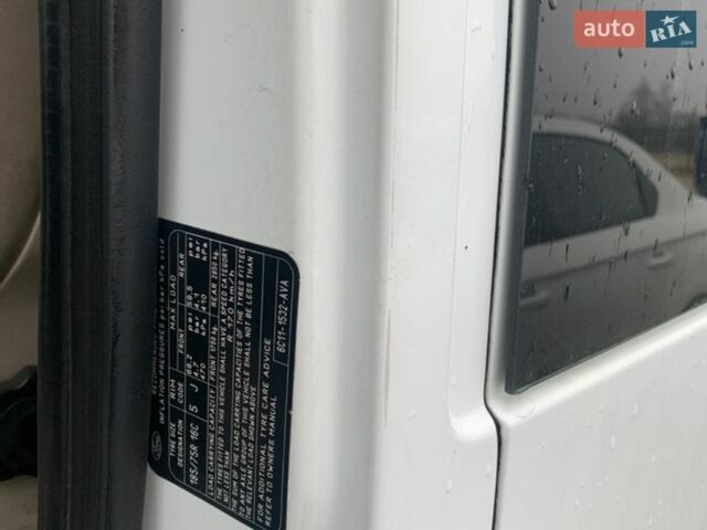 Белый Форд Транзит, объемом двигателя 2.4 л и пробегом 303 тыс. км за 7200 $, фото 3 на Automoto.ua
