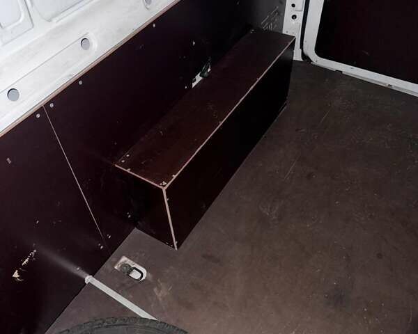 Белый Форд Транзит, объемом двигателя 2.2 л и пробегом 222 тыс. км за 9000 $, фото 2 на Automoto.ua