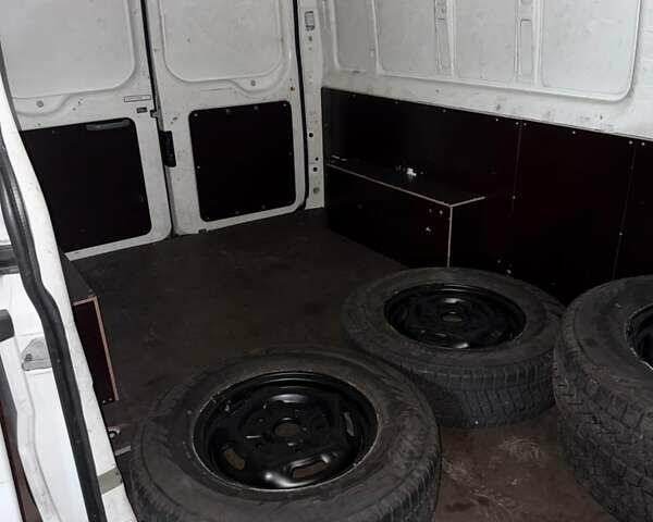 Белый Форд Транзит, объемом двигателя 2.2 л и пробегом 222 тыс. км за 9000 $, фото 1 на Automoto.ua