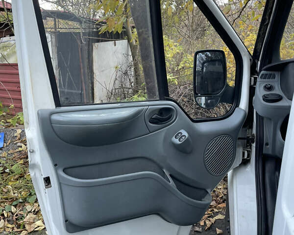 Белый Форд Транзит, объемом двигателя 2.2 л и пробегом 290 тыс. км за 4500 $, фото 4 на Automoto.ua