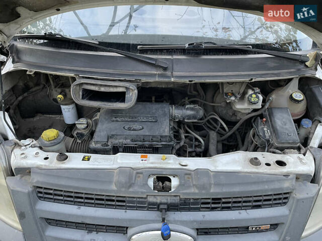 Белый Форд Транзит, объемом двигателя 2.2 л и пробегом 290 тыс. км за 4500 $, фото 18 на Automoto.ua