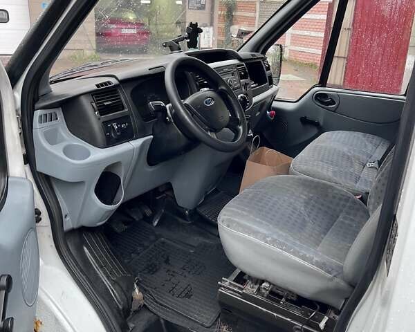 Білий Форд Транзит, об'ємом двигуна 2.2 л та пробігом 300 тис. км за 4500 $, фото 5 на Automoto.ua