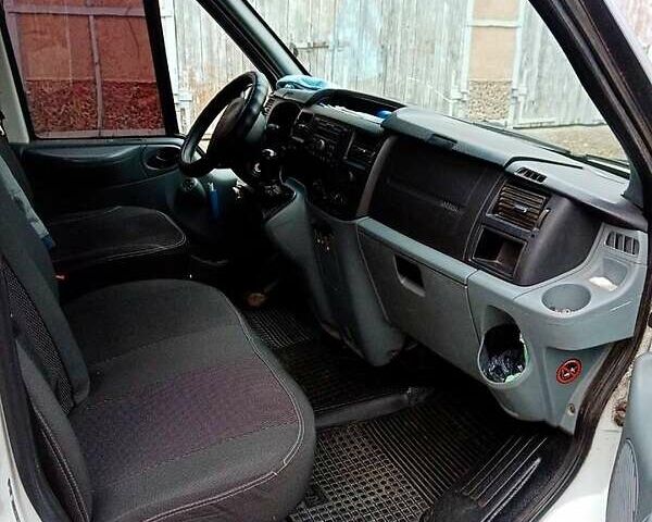 Білий Форд Транзит, об'ємом двигуна 2.2 л та пробігом 370 тис. км за 5400 $, фото 1 на Automoto.ua