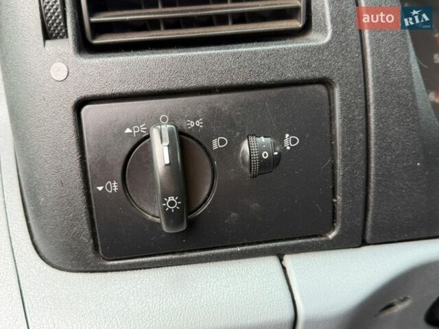 Білий Форд Транзит, об'ємом двигуна 2.4 л та пробігом 475 тис. км за 7200 $, фото 3 на Automoto.ua