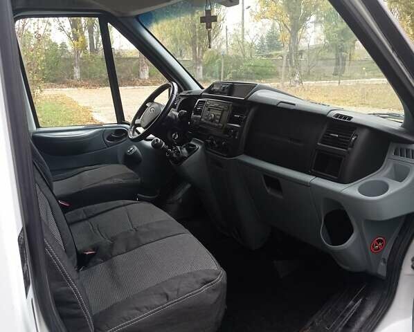 Белый Форд Транзит, объемом двигателя 2.4 л и пробегом 586 тыс. км за 8700 $, фото 3 на Automoto.ua