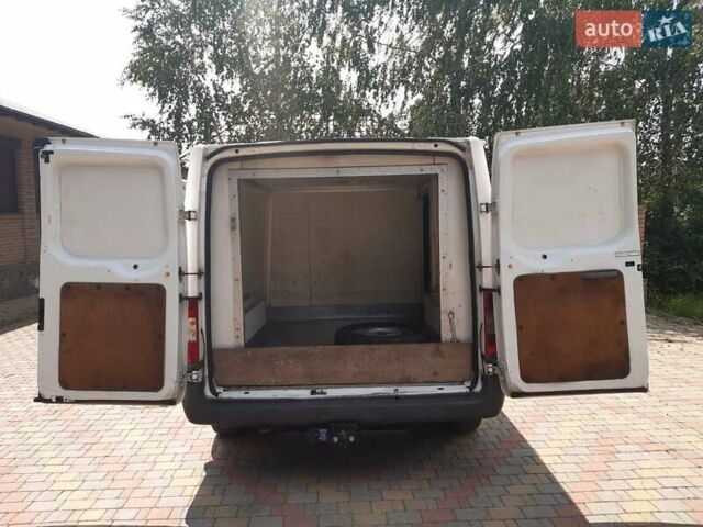 Белый Форд Транзит, объемом двигателя 2.2 л и пробегом 370 тыс. км за 5000 $, фото 4 на Automoto.ua