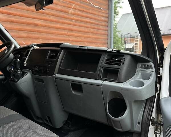 Белый Форд Транзит, объемом двигателя 2.2 л и пробегом 364 тыс. км за 5500 $, фото 5 на Automoto.ua