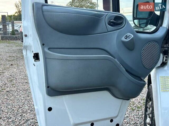 Білий Форд Транзит, об'ємом двигуна 2.2 л та пробігом 240 тис. км за 11200 $, фото 6 на Automoto.ua