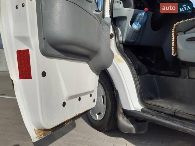 Белый Форд Транзит, объемом двигателя 2.2 л и пробегом 393 тыс. км за 8300 $, фото 4 на Automoto.ua