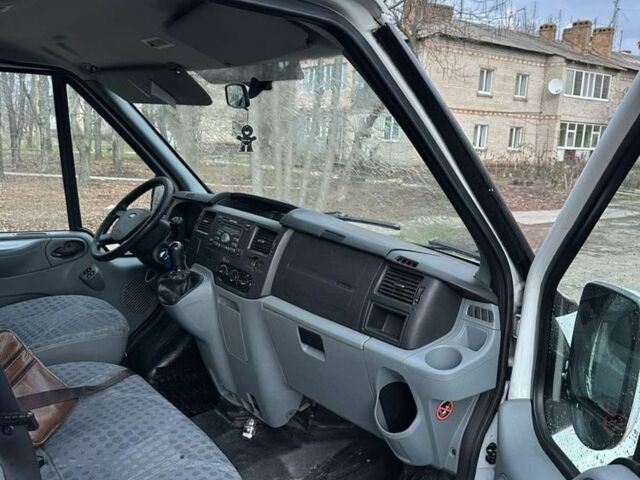 Білий Форд Транзит, об'ємом двигуна 2.2 л та пробігом 220 тис. км за 4400 $, фото 5 на Automoto.ua