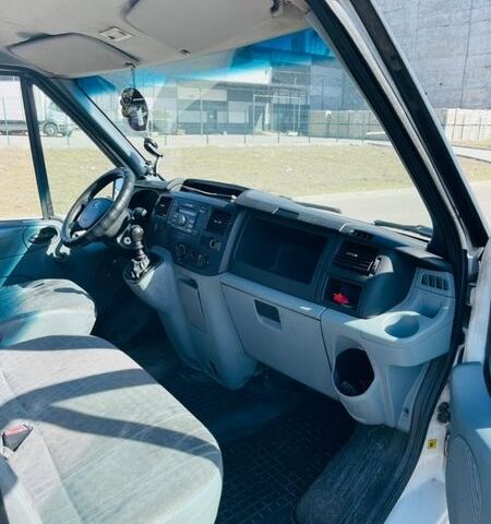 Білий Форд Транзит, об'ємом двигуна 2.2 л та пробігом 400 тис. км за 9500 $, фото 12 на Automoto.ua