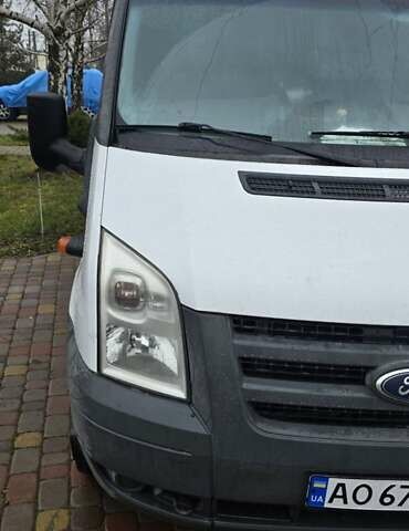 Белый Форд Транзит, объемом двигателя 2.4 л и пробегом 300 тыс. км за 8800 $, фото 1 на Automoto.ua