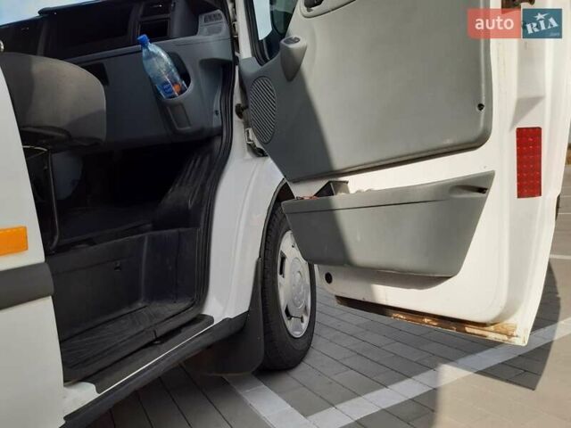 Белый Форд Транзит, объемом двигателя 2.2 л и пробегом 393 тыс. км за 8300 $, фото 5 на Automoto.ua