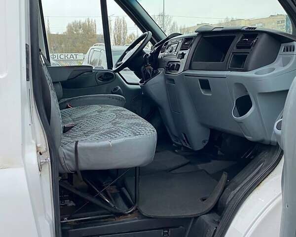 Білий Форд Транзит, об'ємом двигуна 2.4 л та пробігом 584 тис. км за 8500 $, фото 11 на Automoto.ua