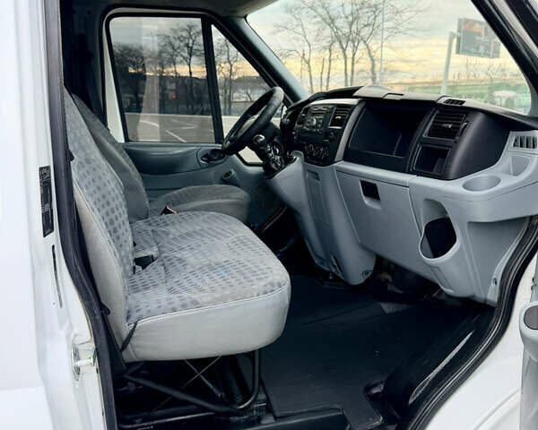 Білий Форд Транзит, об'ємом двигуна 2.4 л та пробігом 266 тис. км за 11200 $, фото 19 на Automoto.ua