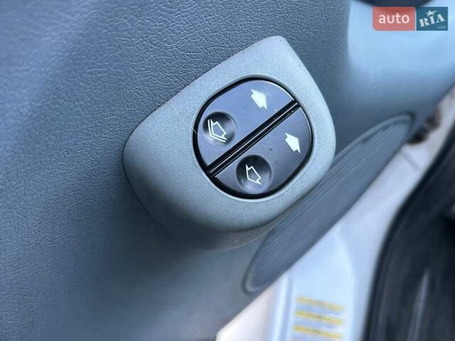 Білий Форд Транзит, об'ємом двигуна 2.2 л та пробігом 240 тис. км за 11200 $, фото 12 на Automoto.ua