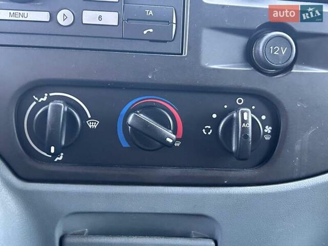 Білий Форд Транзит, об'ємом двигуна 2.2 л та пробігом 240 тис. км за 11200 $, фото 7 на Automoto.ua