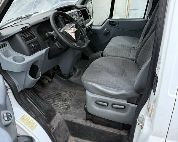 Білий Форд Транзит, об'ємом двигуна 2.2 л та пробігом 400 тис. км за 6300 $, фото 16 на Automoto.ua