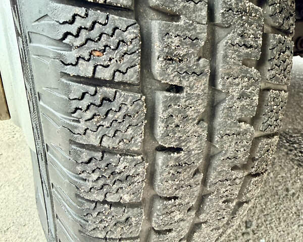 Білий Форд Транзит, об'ємом двигуна 2.2 л та пробігом 400 тис. км за 11200 $, фото 29 на Automoto.ua