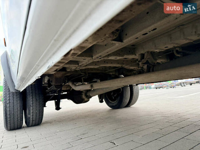 Білий Форд Транзит, об'ємом двигуна 2.4 л та пробігом 266 тис. км за 11200 $, фото 17 на Automoto.ua