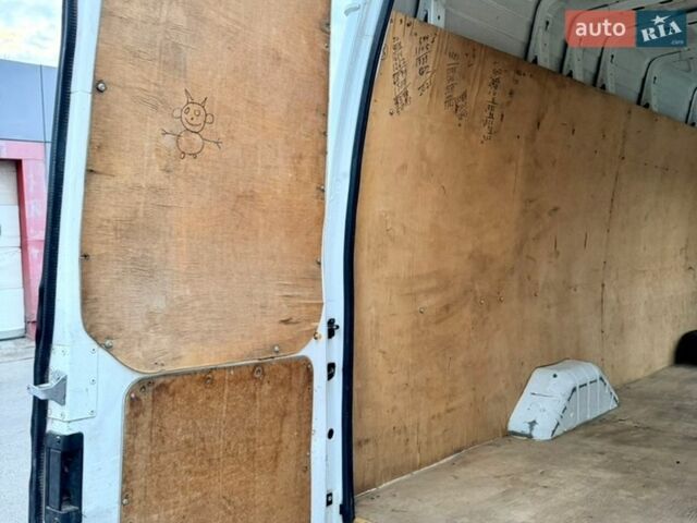 Білий Форд Транзит, об'ємом двигуна 2.2 л та пробігом 320 тис. км за 10900 $, фото 23 на Automoto.ua