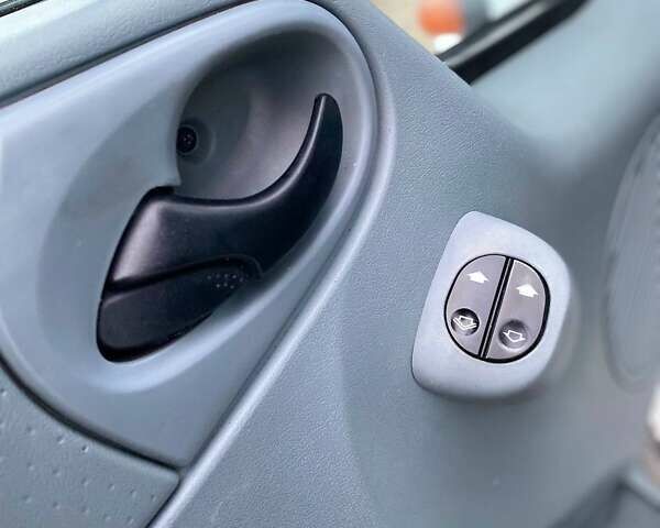 Білий Форд Транзит, об'ємом двигуна 2.4 л та пробігом 584 тис. км за 8250 $, фото 7 на Automoto.ua