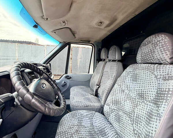 Білий Форд Транзит, об'ємом двигуна 2.2 л та пробігом 400 тис. км за 11200 $, фото 14 на Automoto.ua