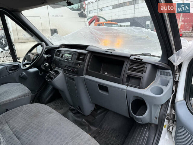 Білий Форд Транзит, об'ємом двигуна 2.2 л та пробігом 400 тис. км за 6300 $, фото 13 на Automoto.ua
