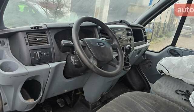 Белый Форд Транзит, объемом двигателя 2.4 л и пробегом 300 тыс. км за 8800 $, фото 6 на Automoto.ua