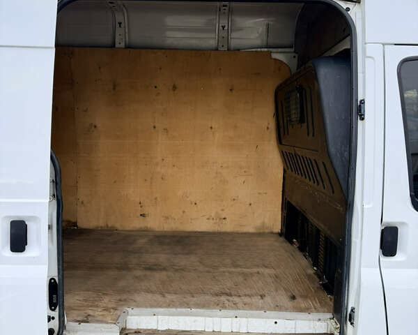 Білий Форд Транзит, об'ємом двигуна 2.4 л та пробігом 266 тис. км за 11200 $, фото 29 на Automoto.ua