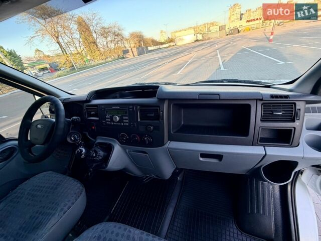 Білий Форд Транзит, об'ємом двигуна 2.4 л та пробігом 370 тис. км за 9500 $, фото 23 на Automoto.ua